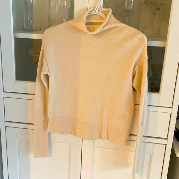 Cream cashmere Wilfred sweater - Picture 1 of 3